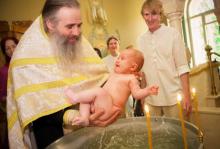 Может ли некрещеный ребенок ходить в церковь. Может ли некрещеный человек осенять себя крестом. Некрещеному в церковь можно? Когда можно причаститься в церкви