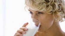 Могут ли молочные продукты вызывать прыщи. Может ли молоко вызывать появление прыщей. Реальны ли страшилки про прыщи от молока и молочных продуктов